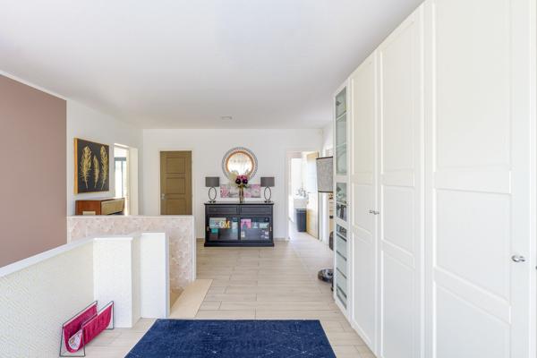 Maison
                                                                                                                                                                                                                                                                                                                        6 pièce(s)                                                                                                                                                                                                          4 chambre(s)                                                                                                                                                                                                          189  m²