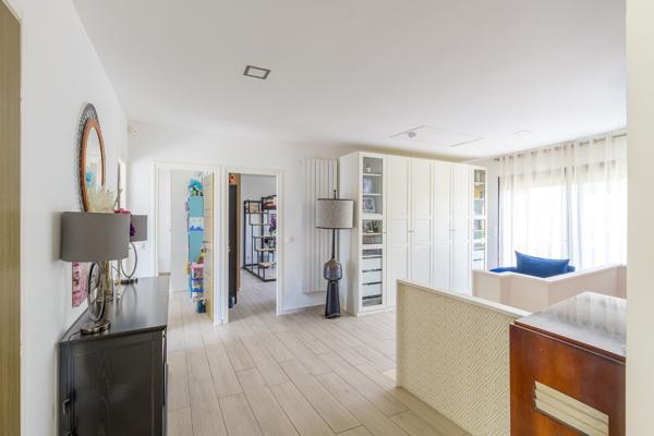 Maison
                                                                                                                                                                                                                                                                                                                        6 pièce(s)                                                                                                                                                                                                          4 chambre(s)                                                                                                                                                                                                          189  m²