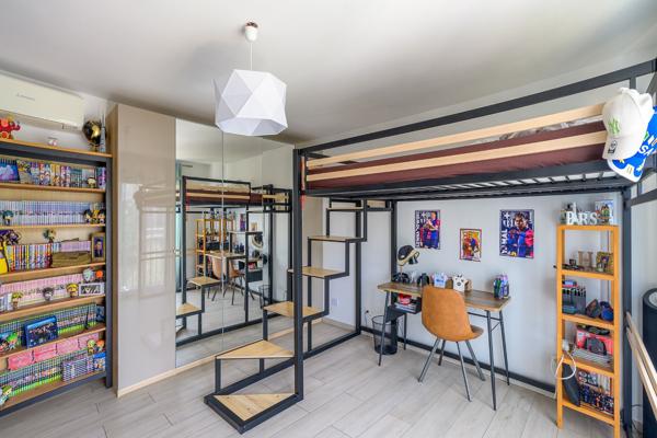 Maison
                                                                                                                                                                                                                                                                                                                        6 pièce(s)                                                                                                                                                                                                          4 chambre(s)                                                                                                                                                                                                          189  m²