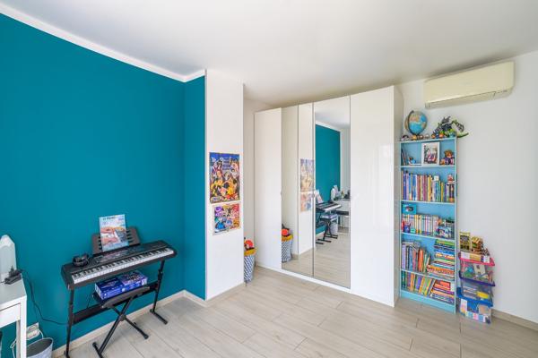 Maison
                                                                                                                                                                                                                                                                                                                        6 pièce(s)                                                                                                                                                                                                          4 chambre(s)                                                                                                                                                                                                          189  m²