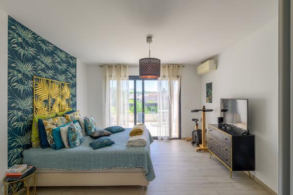 Maison
                                                                                                                                                                                                                                                                                                                        6 pièce(s)                                                                                                                                                                                                          4 chambre(s)                                                                                                                                                                                                          189  m²