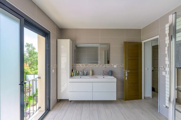 Maison
                                                                                                                                                                                                                                                                                                                        6 pièce(s)                                                                                                                                                                                                          4 chambre(s)                                                                                                                                                                                                          189  m²