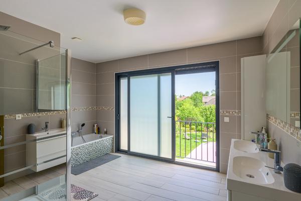 Maison
                                                                                                                                                                                                                                                                                                                        6 pièce(s)                                                                                                                                                                                                          4 chambre(s)                                                                                                                                                                                                          189  m²