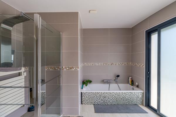 Maison
                                                                                                                                                                                                                                                                                                                        6 pièce(s)                                                                                                                                                                                                          4 chambre(s)                                                                                                                                                                                                          189  m²