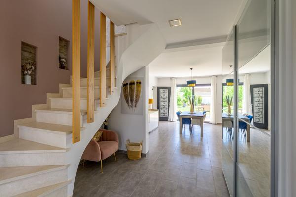 Maison
                                                                                                                                                                                                                                                                                                                        6 pièce(s)                                                                                                                                                                                                          4 chambre(s)                                                                                                                                                                                                          189  m²