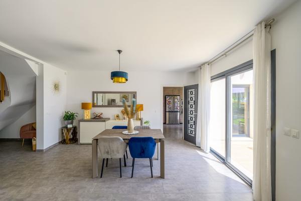Maison
                                                                                                                                                                                                                                                                                                                        6 pièce(s)                                                                                                                                                                                                          4 chambre(s)                                                                                                                                                                                                          189  m²