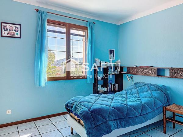 Maison 113m² sur 3180m² avec piscine et dépendance à Draguignan.