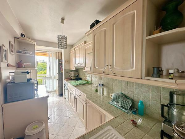 Antibes – 4 pièces lumineux traversant avec parking, cave et accès rapide à la mer : un cadre de vie idéal à deux pas de tout !