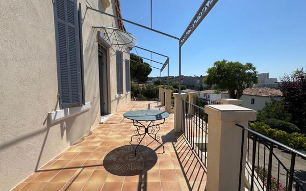 Maison à vendre    5 pièces • 237 m2 Marseille 16