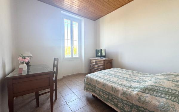Maison à vendre    5 pièces • 237 m2 Marseille 16