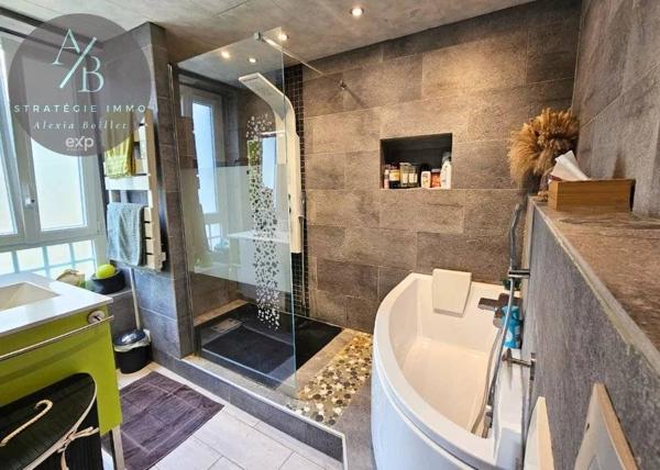 Incroyable maison de ville avec son gîte en activité !