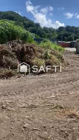 Terrain de 1000m2 dans une zone commerciale