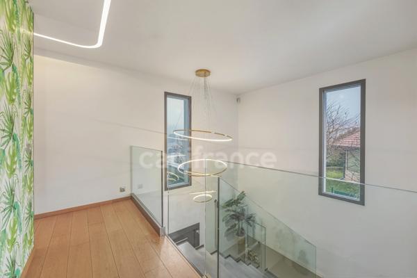 Maison à vendre 7 pièces CROZET (01)