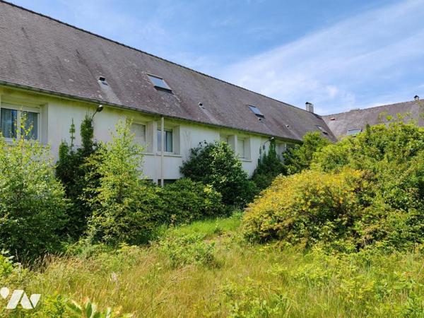 2415 - PLOUNEOUR MENEZ - ANCIEN HOTEL EN VENTE A LA DECOUPE