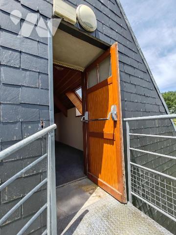 2415 - PLOUNEOUR MENEZ - ANCIEN HOTEL EN VENTE A LA DECOUPE