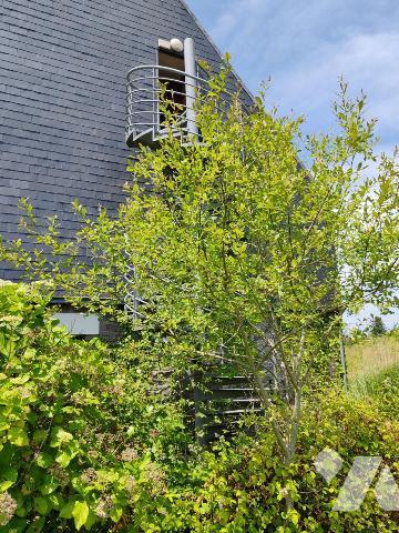 2415 - PLOUNEOUR MENEZ - ANCIEN HOTEL EN VENTE A LA DECOUPE