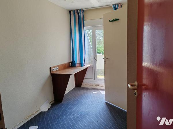 2415 - PLOUNEOUR MENEZ - ANCIEN HOTEL EN VENTE A LA DECOUPE