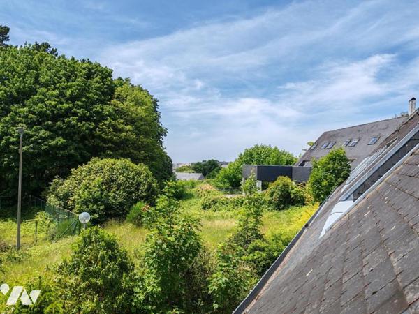 2415 - PLOUNEOUR MENEZ - ANCIEN HOTEL EN VENTE A LA DECOUPE