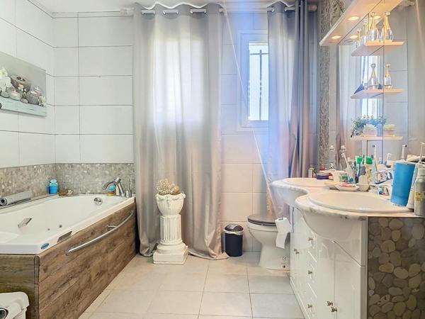 Maison à vendre    13 pièces •  Aytré