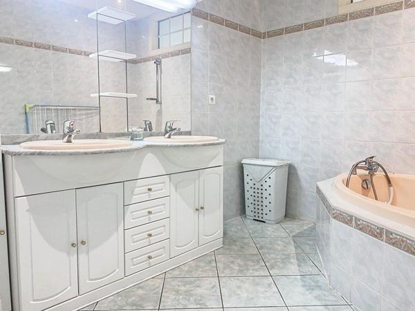 Maison à vendre    13 pièces •  Aytré