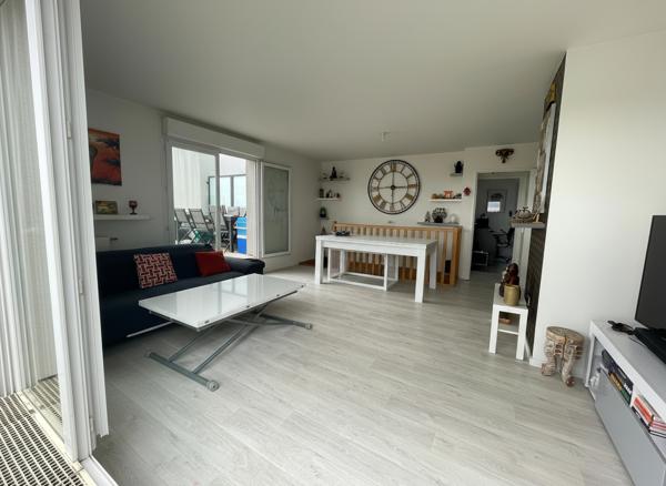 DUPLEX LUMINEUX AVEC TERRASSE DE 26 m²