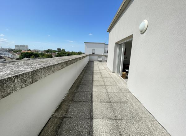 DUPLEX LUMINEUX AVEC TERRASSE DE 26 m²