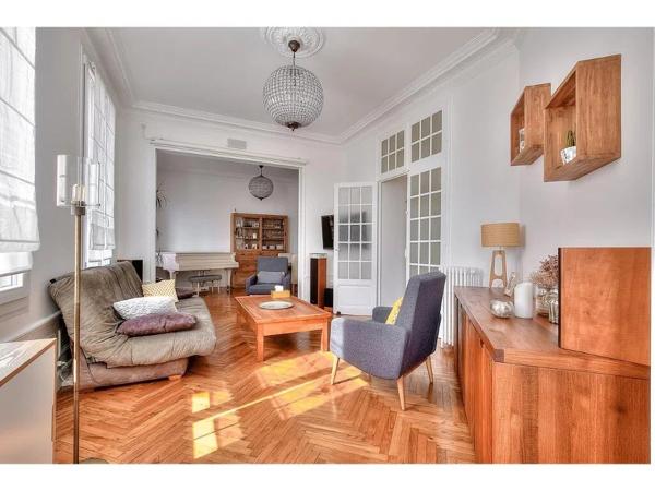 Location                                                      Appartement
                        
                     5 pièces                      128 m2                     à Nice