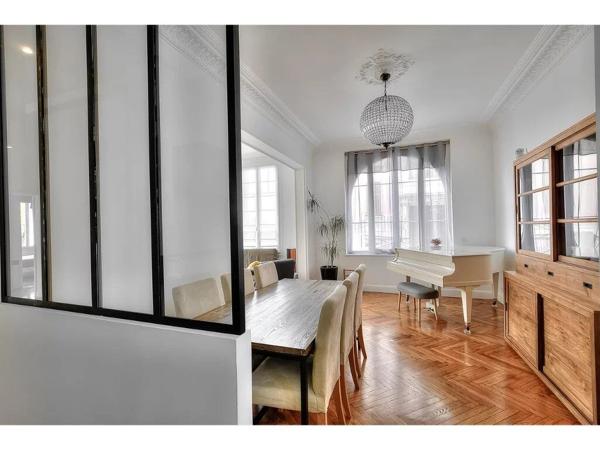 Location                                                      Appartement
                        
                     5 pièces                      128 m2                     à Nice
