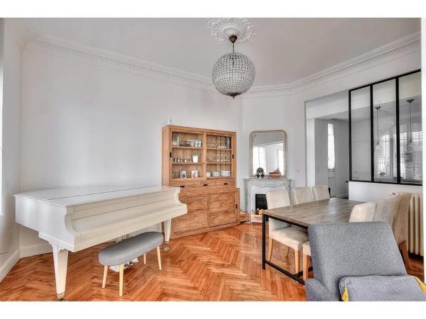 Location                                                      Appartement
                        
                     5 pièces                      128 m2                     à Nice