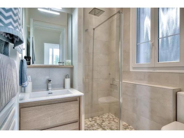 Location                                                      Appartement
                        
                     5 pièces                      128 m2                     à Nice