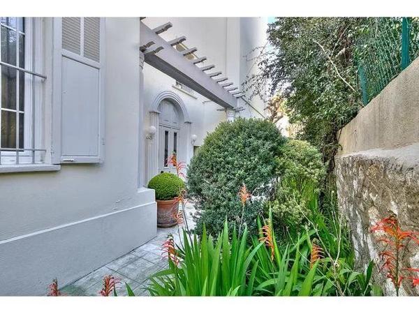 Location                                                      Appartement
                        
                     5 pièces                      128 m2                     à Nice