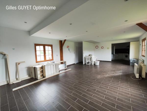 MAISON DE CARACTÈRE,T7,160M², 335000€ Dépendance. Terrain de 8000M²