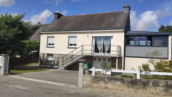 Maison individuelle à vendre à Baud dans le Morbihan (56150), ref : 065/1841   
Centre-ville