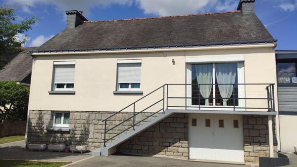 Maison individuelle à vendre à Baud dans le Morbihan (56150), ref : 065/1841   
Centre-ville