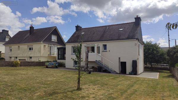 Maison individuelle à vendre à Baud dans le Morbihan (56150), ref : 065/1841   
Centre-ville