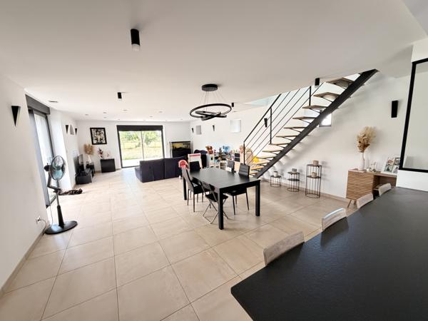 Maison 6 pièce(s) 3 chambre(s) 215 m²