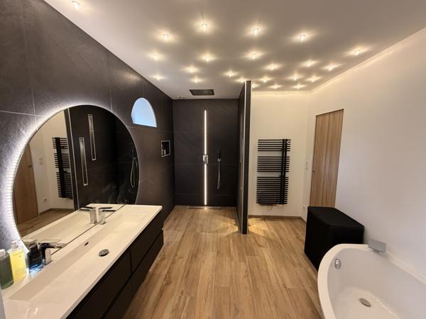 Maison 6 pièce(s) 3 chambre(s) 215 m²