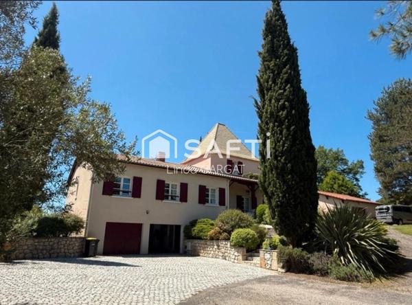 Nouveauté – Maison d’architecte avec piscine, cheminée et dépendances à Pont-du-Casse