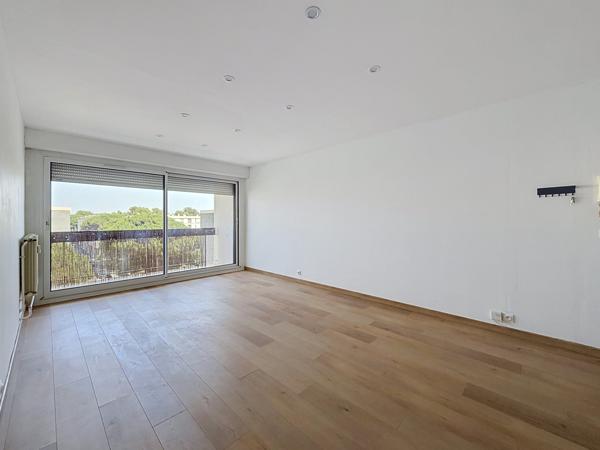 Appartement
         3 pièces
        - 69 m² Exclusivité 164 000 € *