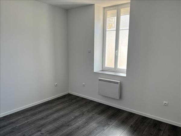 Maison à louer 640 € CC LA CHATRE 5 p 102 m² DPE D