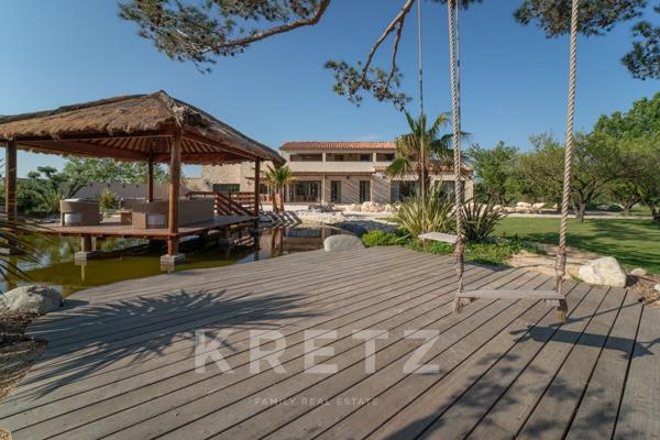 Propriété d’exception à Eygalières – Domaine d'1 hectare, villa contemporaine 500 m², vue Alpilles