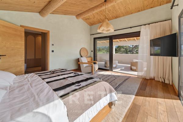 Propriété d’exception à Eygalières – Domaine d'1 hectare, villa contemporaine 500 m², vue Alpilles