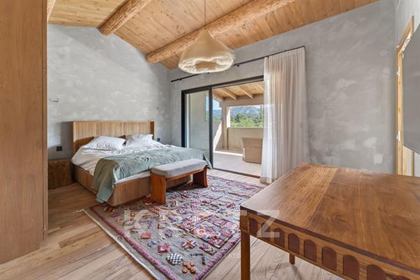 Propriété d’exception à Eygalières – Domaine d'1 hectare, villa contemporaine 500 m², vue Alpilles