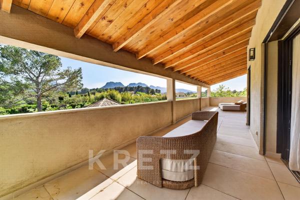 Propriété d’exception à Eygalières – Domaine d'1 hectare, villa contemporaine 500 m², vue Alpilles