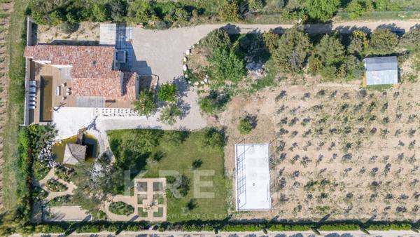 Propriété d’exception à Eygalières – Domaine d'1 hectare, villa contemporaine 500 m², vue Alpilles