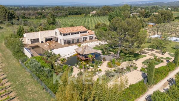 Propriété d’exception à Eygalières – Domaine d'1 hectare, villa contemporaine 500 m², vue Alpilles