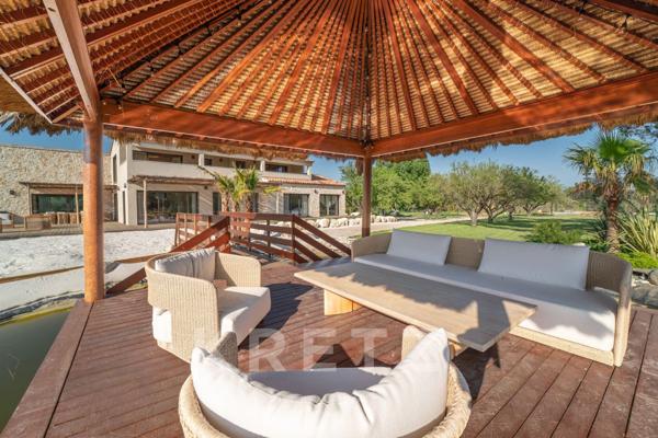 Propriété d’exception à Eygalières – Domaine d'1 hectare, villa contemporaine 500 m², vue Alpilles