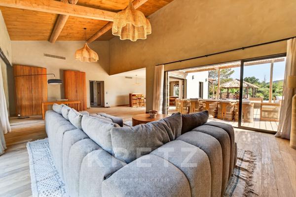Propriété d’exception à Eygalières – Domaine d'1 hectare, villa contemporaine 500 m², vue Alpilles