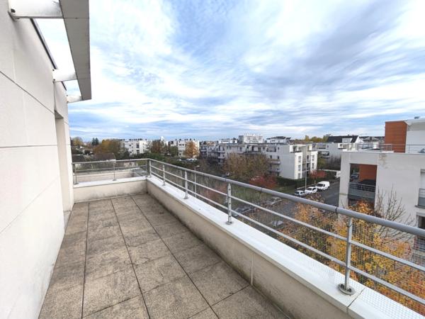 T4 lumineux 92 m² ? Vue panoramique, 3 terrasses & garage