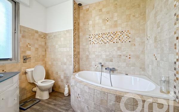 Maison à vendre    8 pièces •  Bollène